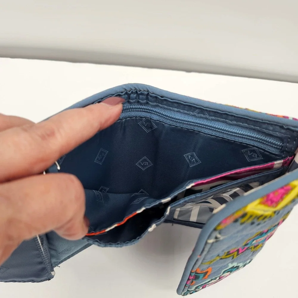 Vera Bradley Rio Squiggles Quilted‎ Cotton Trifold Wallet Blue Multi Geometric